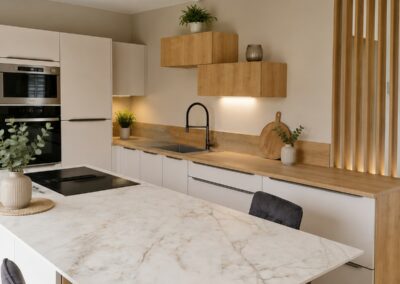 CUISINE-blanche-bois-ilot-ceramique-haute goulaine